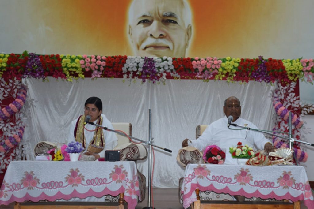 आत्म कल्याण के बिना विश्व कल्याण नहीं... ब्रह्माकुमार राजू भाई