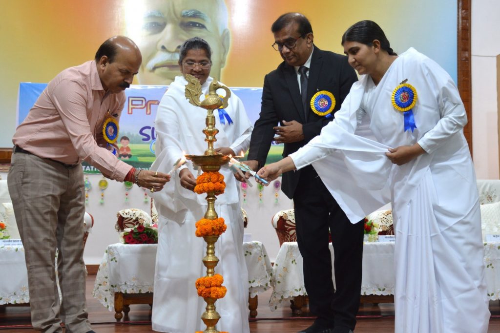 शान्ति सरोवर रिट्रीट सेन्टर में दस दिवसीय समर कैम्प का आयोजन