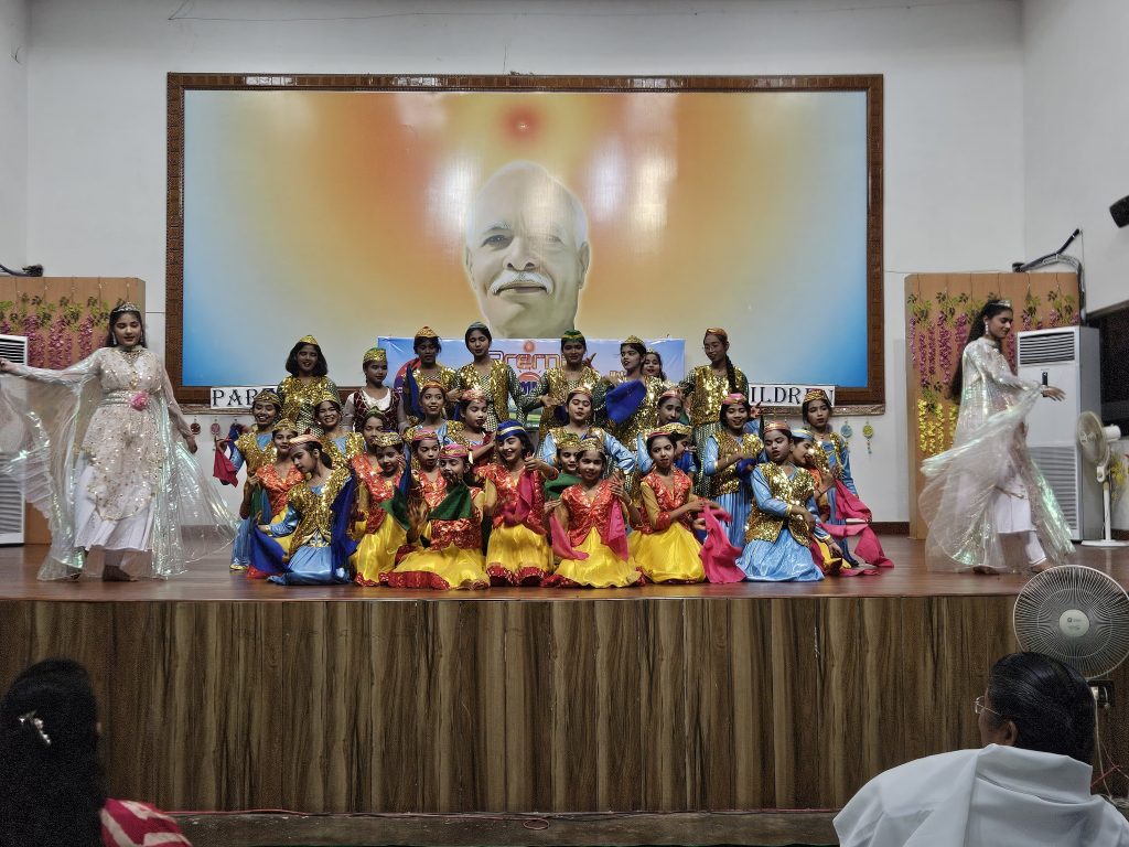 रंगारंग सांस्कृतिक कार्यक्रम के साथ हुआ समर कैम्प का समापन...