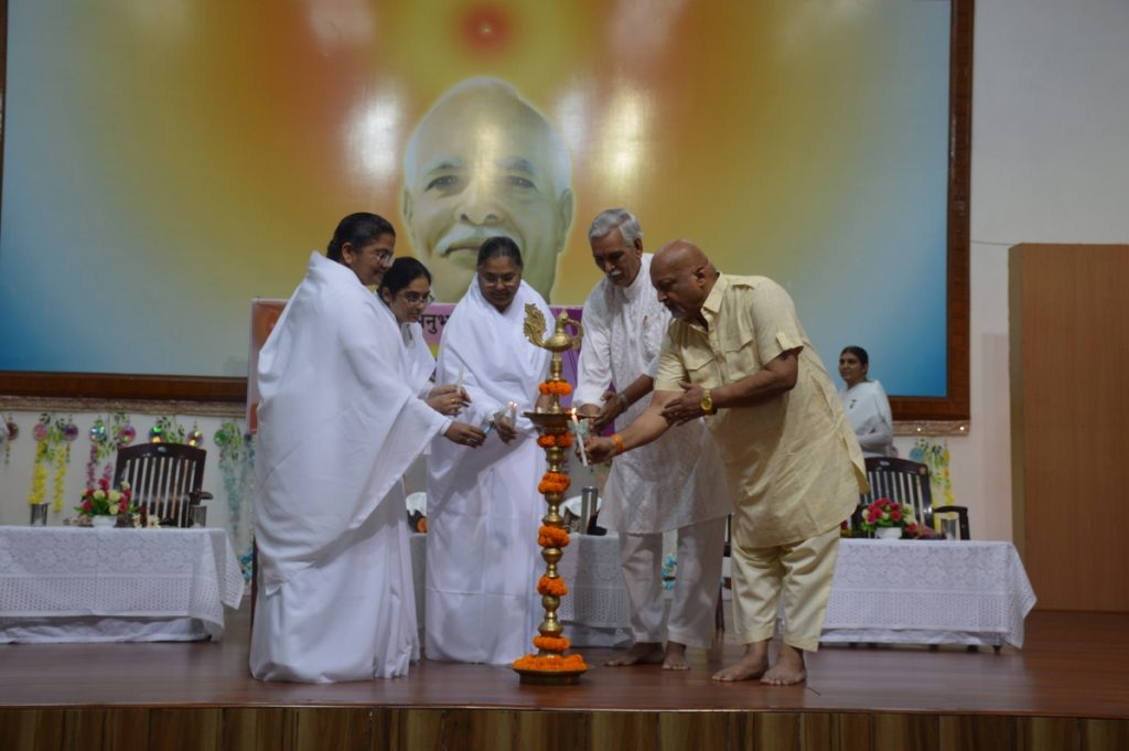 - शान्ति सरोवर रिट्रीट सेन्टर में तीन दिवसीय शिविर आओ खोलें खुशियों के द्वार...-