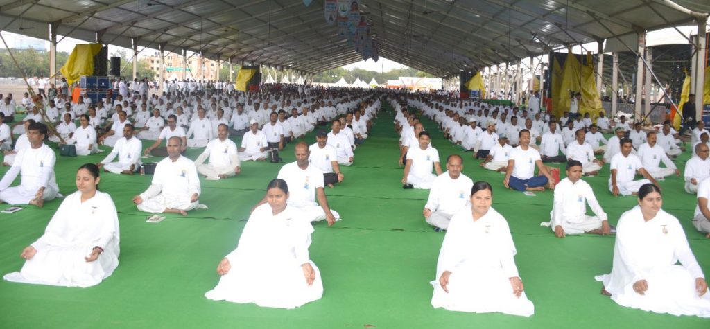 ब्रह्माकुमारी संस्थान के हजारों साधकों ने साईन्स कालेज मैदान में किया योग का अभ्यास...  -
