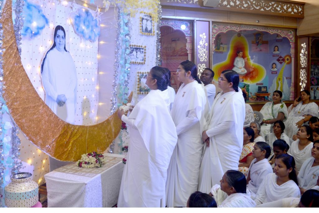 विश्व शान्ति भवन चौबे कालोनी रायपुर में मम्मा की 59 वीं पुण्यतिथि मनाई गई