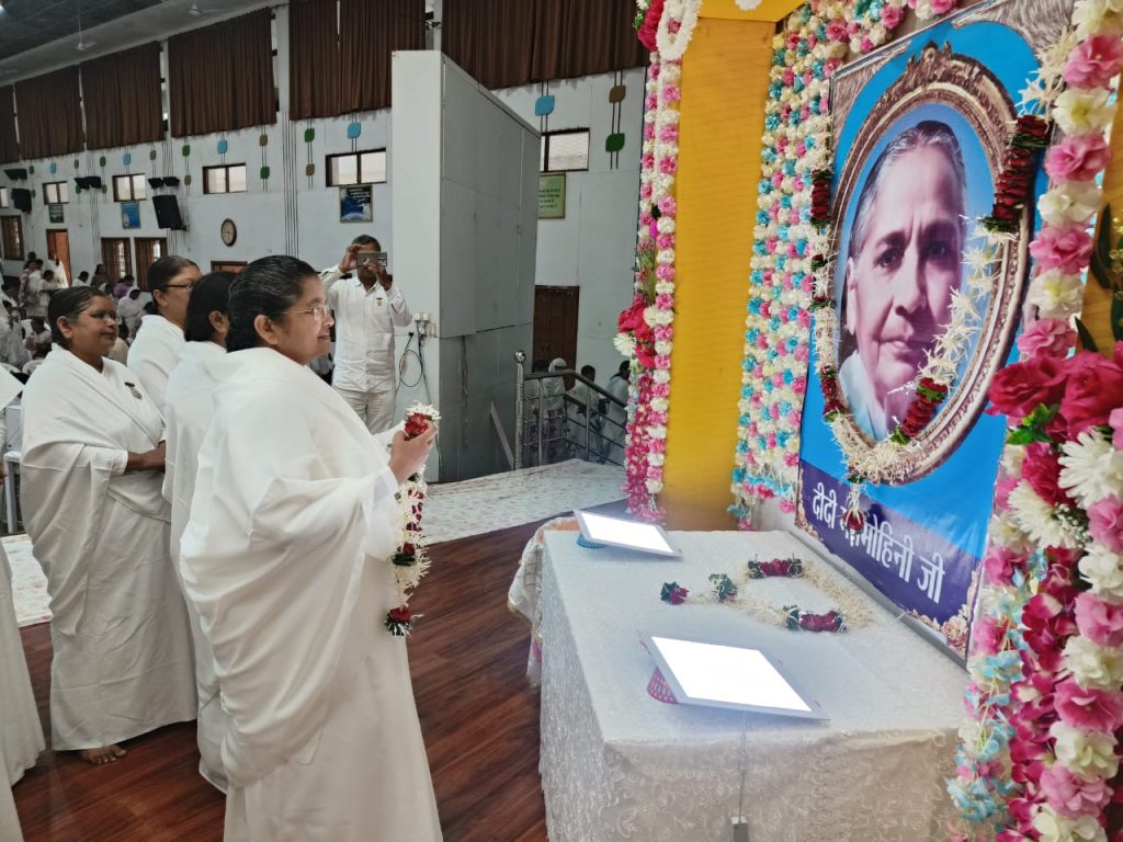 शान्ति सरोवर रिट्रीट सेंटर रायपुर में आदरणीय ब्रह्माकुमारी मनमोहिनी दीदी की पुण्यतिथि श्रद्धापूर्वक मनाई गई...