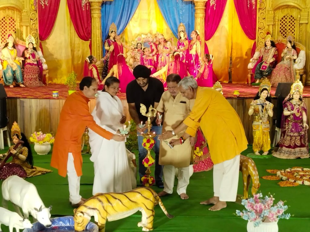 ब्रह्माकुमारीज द्वारा शान्ति सरोवर सड्ढू में सजाई मई मनमोहक झाँकी.- बाल कलाकारों द्वारा ''श्री कृष्ण का तुलादान'' प्रसंग की मनभावन प्रस्तुति...  	- बालिकाओं द्वारा प्रस्तुत महारास ने सभी को लुभाया...
