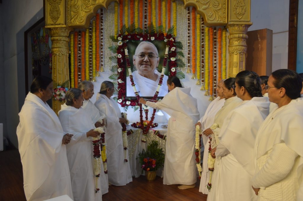प्रजापिता ब्रह्माकुमारी ईश्वरीय विश्व विद्यालय की पूर्व क्षेत्रीय निदेशिका की दूसरी पुण्यतिथि के अवसर पर शान्ति सरोवर रिट्रीट सेन्टर में आयोजित श्रद्घाजंलि समारोह