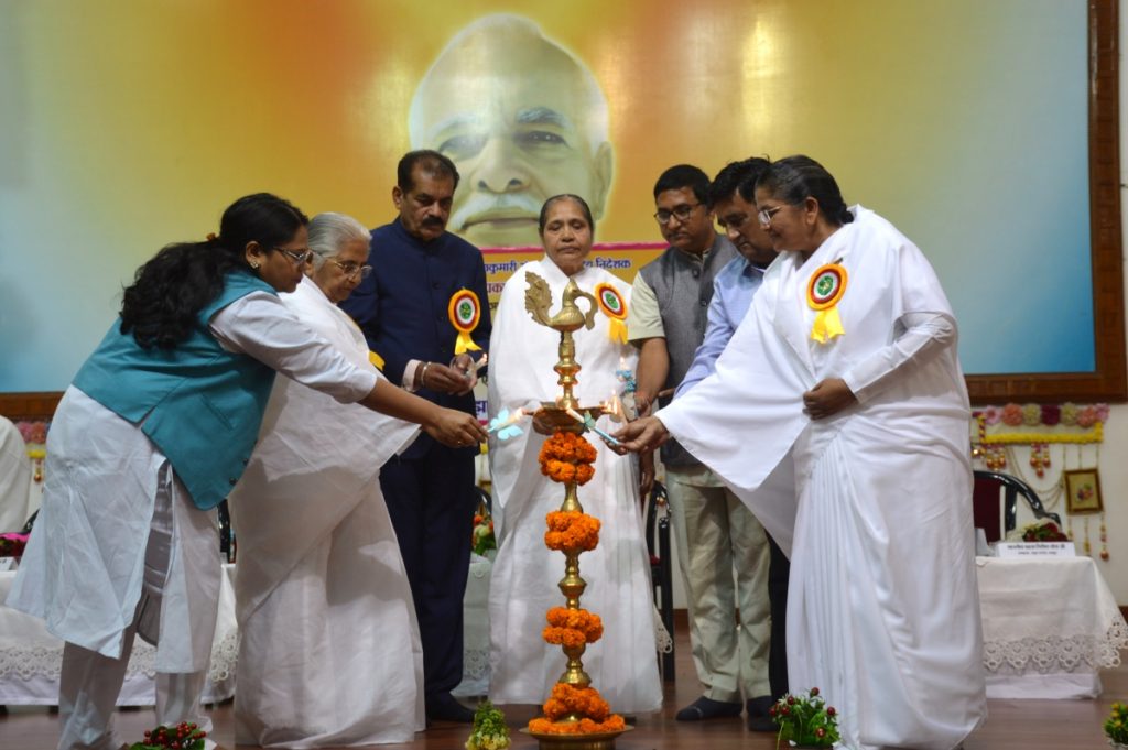 ब्रह्माकुमार ओमप्रकाश भाईजी की नौवीं पुण्यतिथि पर मीडिया परिसंवाद - इलेक्ट्रानिक और सोशल मीडिया के लिए भी नियामक आयोग बने... प्रो. मान सिंह परमार