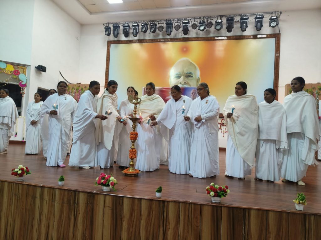 इन्दौर जोन में नये वर्ष में संचालित परियोजना- वतन मेरा घर-  का आज शान्ति सरोवर रिट्रीट सेन्टर रायपुर में शुभारम्भ